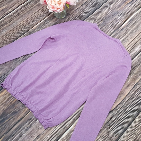 Lord & Taylor, V-Neck Extra Fine Merino Sweater, L - Picture 7 of 7